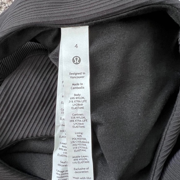 NWT Ribbed Lulemon Yoga tank top with built in bra. Size 4, color black - Picture 2 of 3